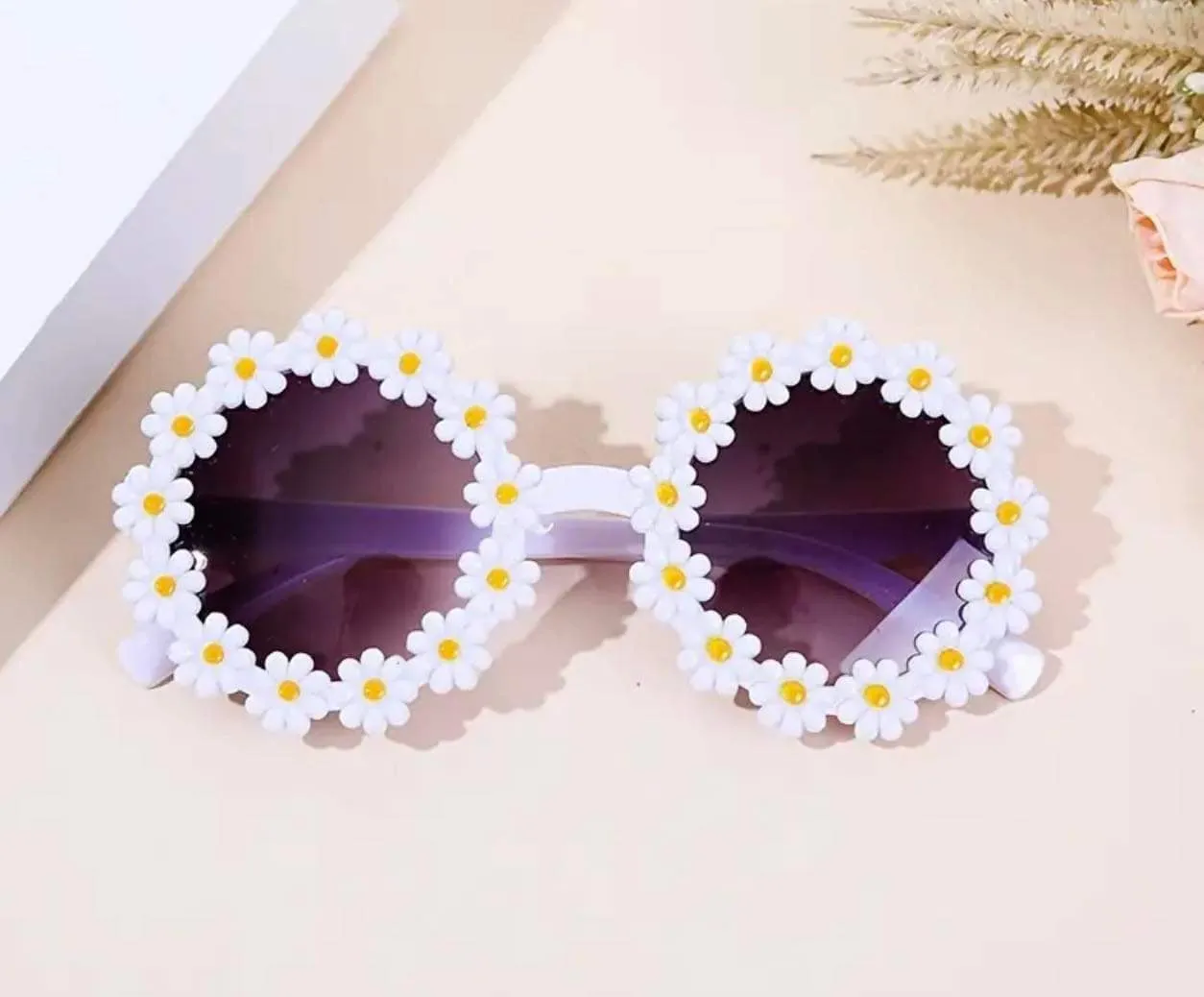 Kids Daisy Sunnies (non UV)